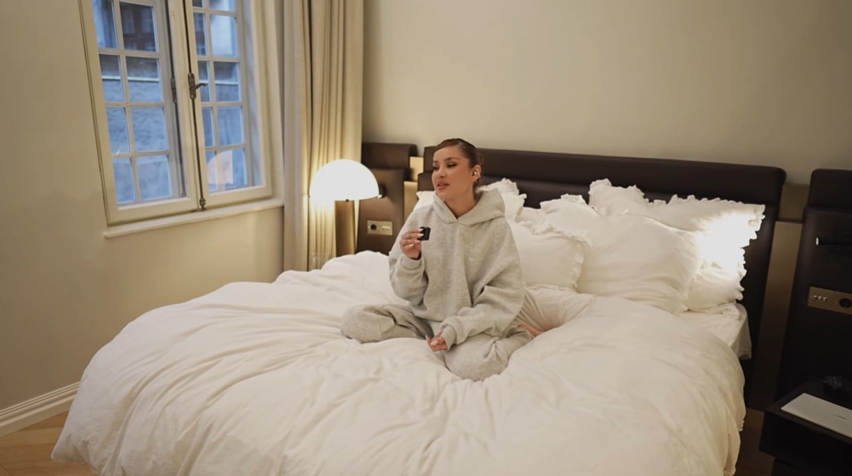 Imagini cu casa din București în care locuiește Alina Ceușan. Sora ei s-a ocupat de design și doar în reviste mai vezi așa ceva