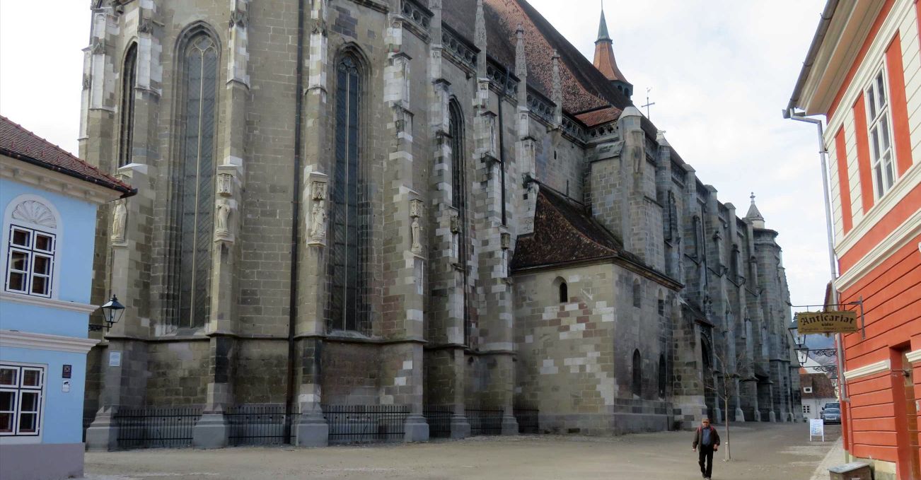 Patru milioane de euro din fonduri europene pentru restaurarea curții Bisericii Negre din Brașov