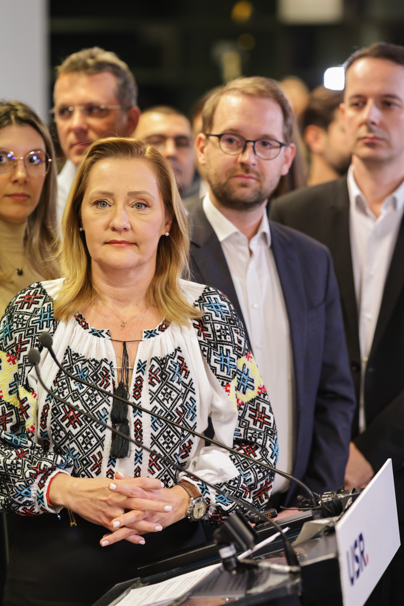 Elena Lasconi a vorbit despre frică în seara vorbelor mari și procentelor mici. Candidata USR, către jurnaliști: „Suntem într-un scenariu îngrozitor!”