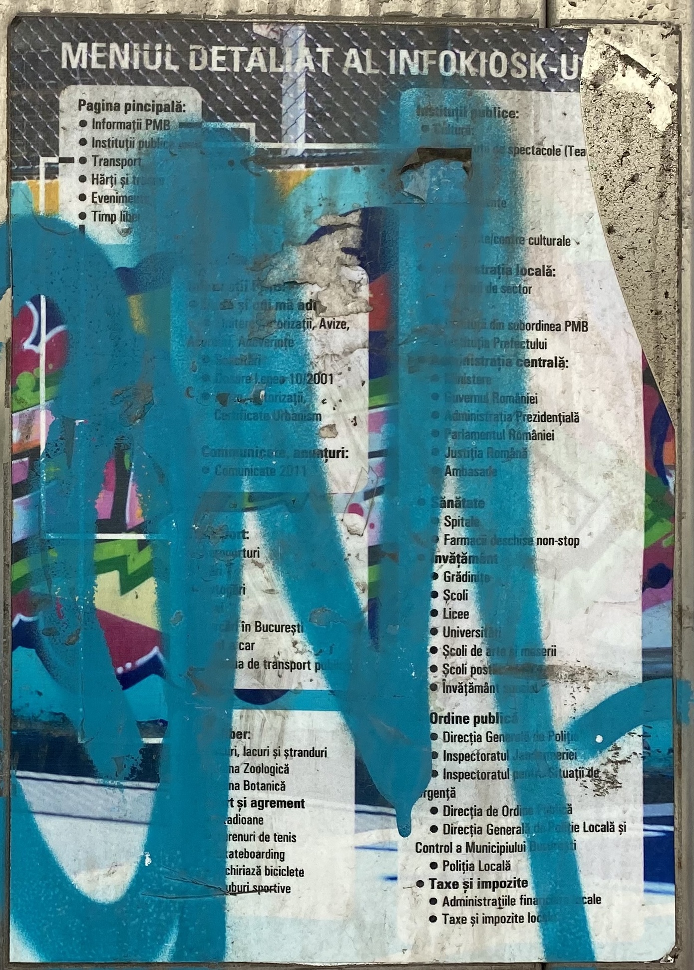 De 9 ani, chioșcurile informative de 400.000 de euro, care au funcționat doar câteva luni, zac vandalizate și inutile în centrul Bucureștiului