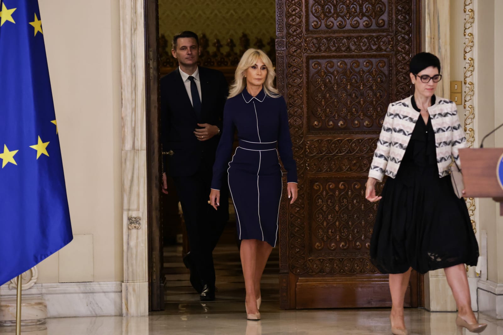 Trei noi judecători la CCR. Dacian Dragoş, Csaba Asztalos şi Mihai Busuioc au depus jurământul la Cotroceni. Cine sunt cei 9 judecători ai Curții
