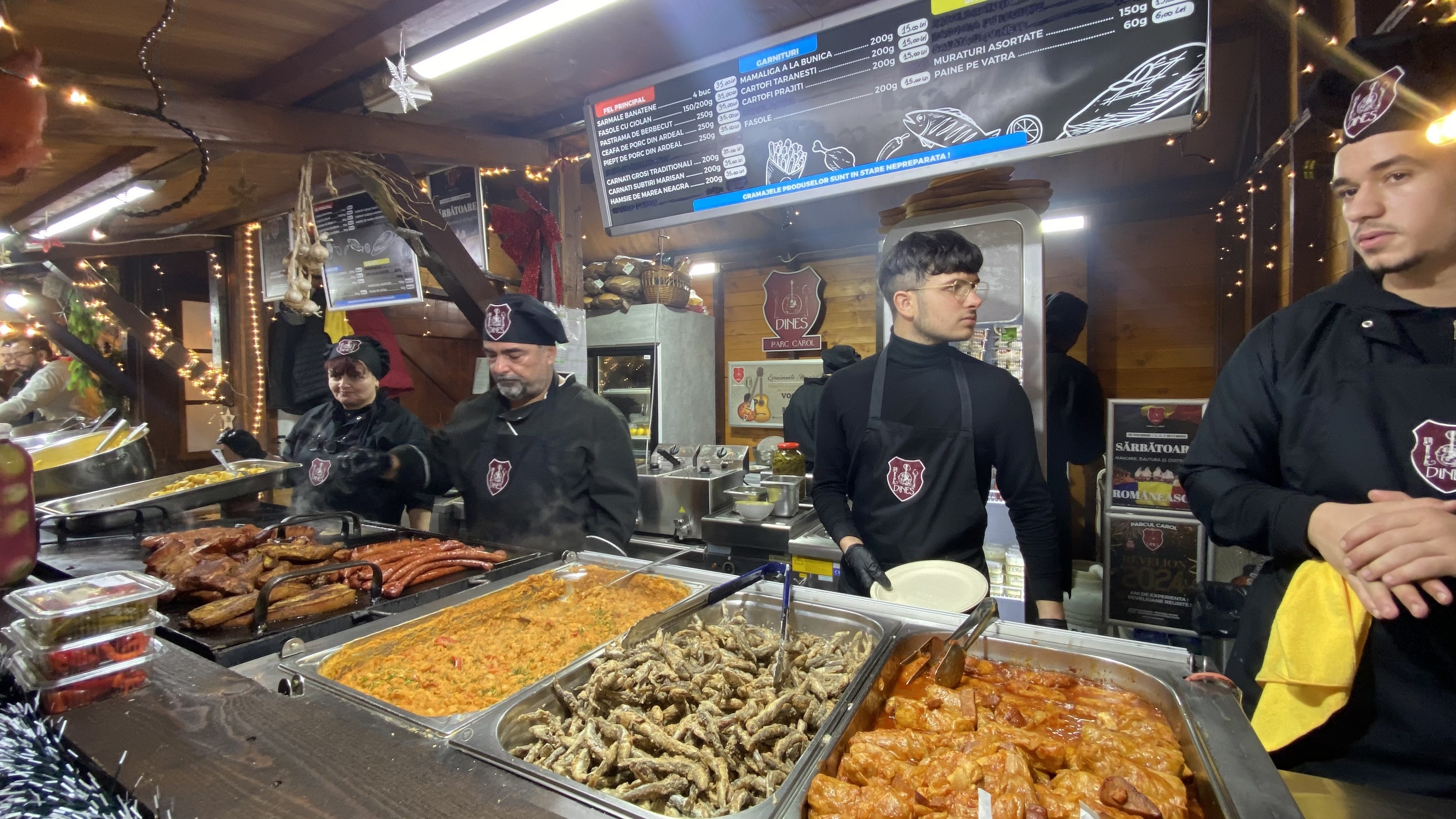 FOTO. Cât costă sarmalele sau un cozonac în târgurile de Crăciun din București? Libertatea a comparat prețurile și a tras concluzia: e scump!