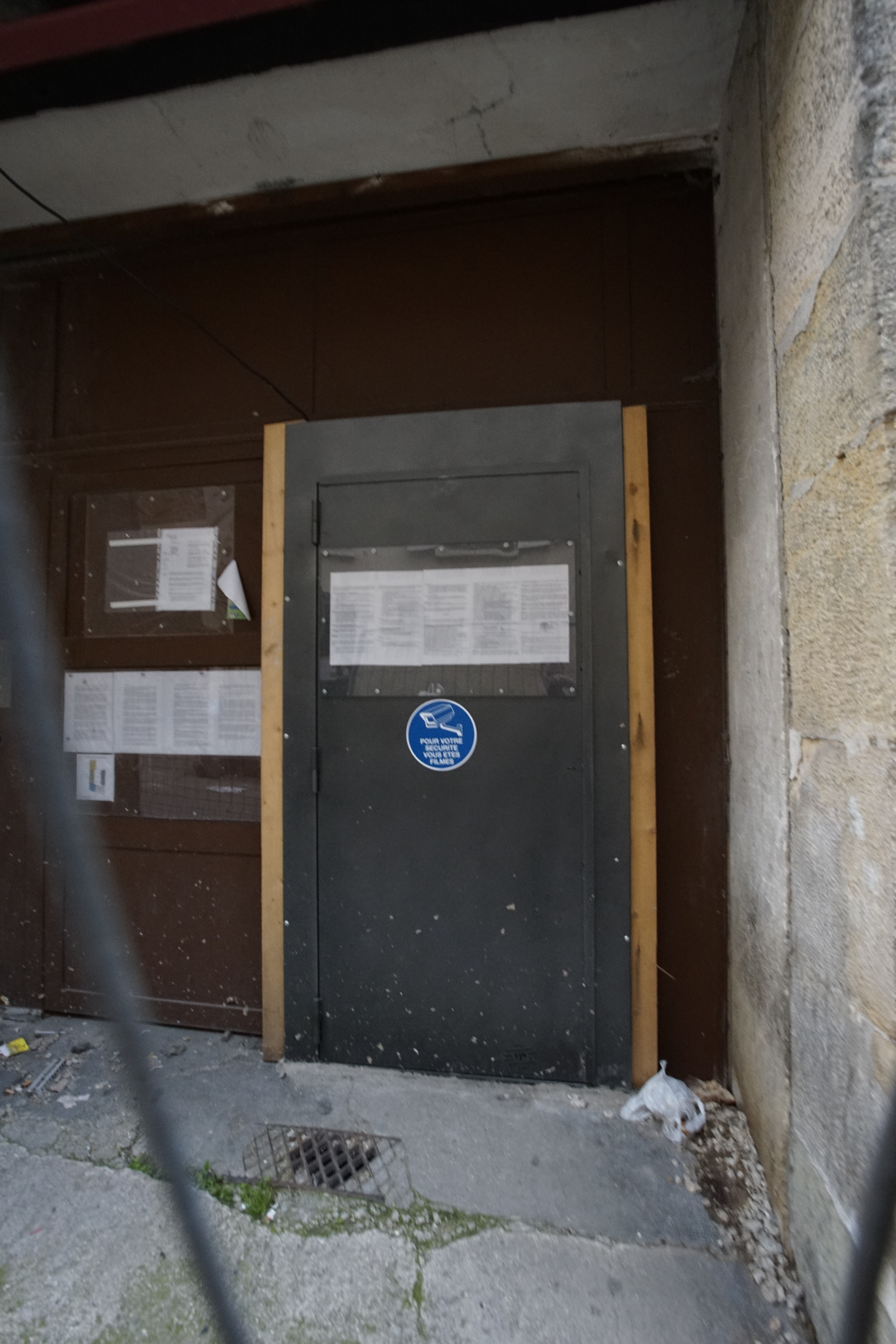 Euro 2016. Reportaj din infernul de la Saint-Denis. Vineri jucăm aici, pe Stade de France, cu gazdele! ”Explodează câte o bombă la două săptămâni și se trage cu Kalașnikovul” EXCLUSIV&FOTO