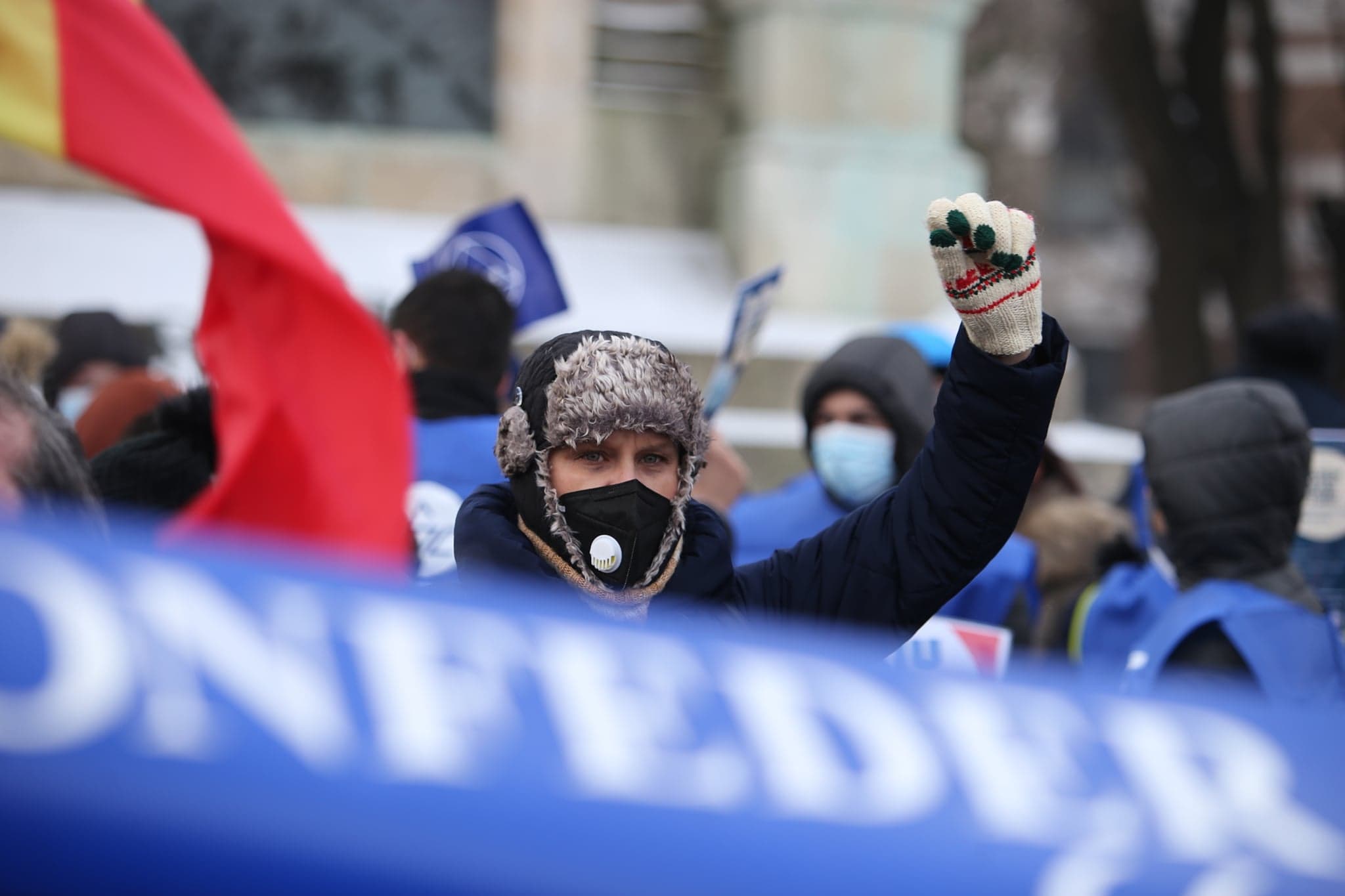 Protest în fața Palatului Cotroceni, pentru salarii și pensii mai mari
