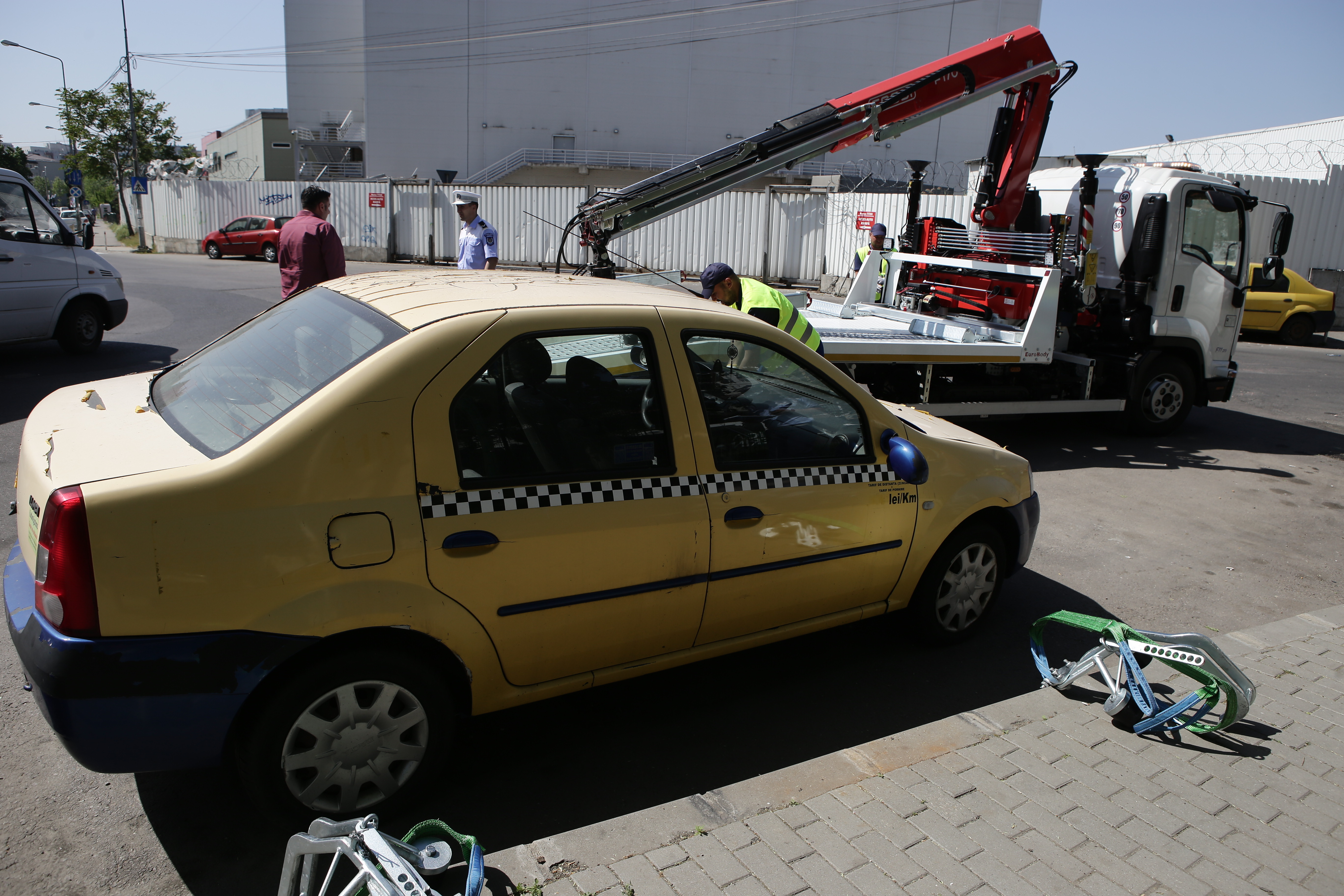 REPORTAJ / Cum se ridică mașinile în sectorul 3 din București