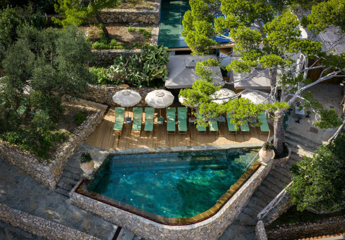 Fosta insulă a lui Eduardo De Filippo, închiriată cu 300.000 de euro pe săptămână. Cum arată paradisul privat de pe Coasta Amalfi