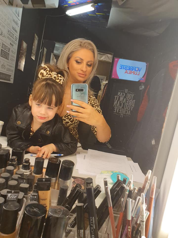 Sânziana Buruiană își duce fetița la concursuri de Miss. "Am rămas șocată cum la 3 ani poți să transformi copilul" | FOTO