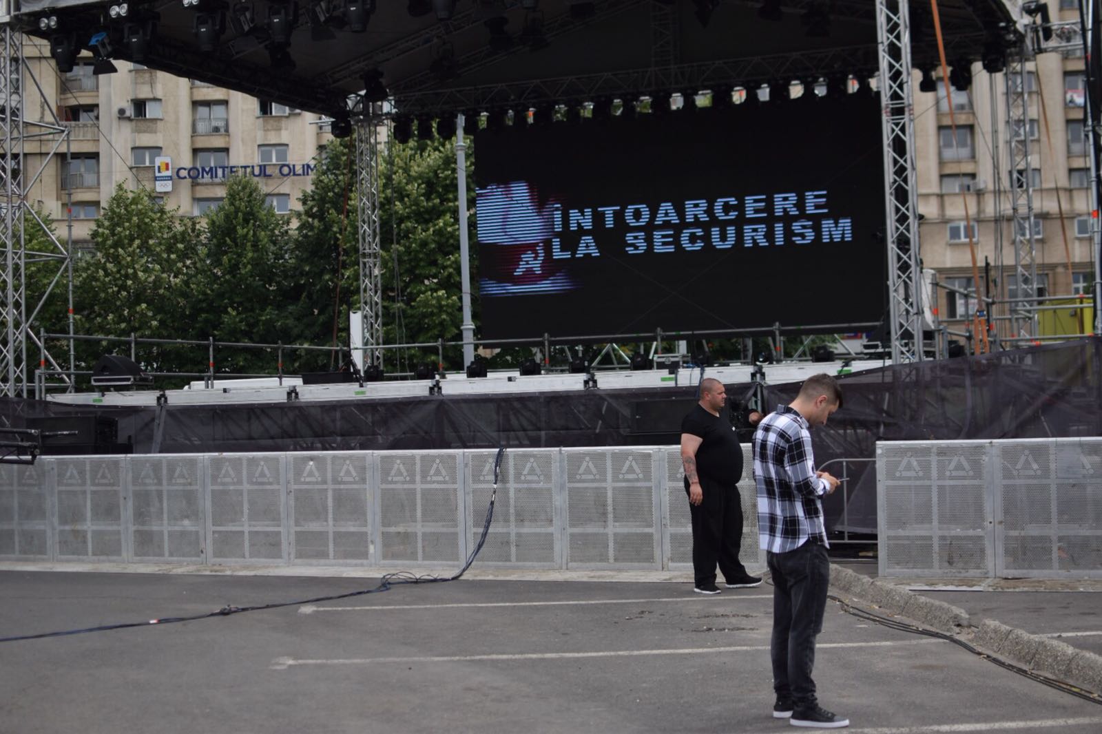 FOTO&VIDEO / Cum s-a desfăşurat mitingul PSD. Peste 100.000 de oameni au umplut Piaţa Victoriei