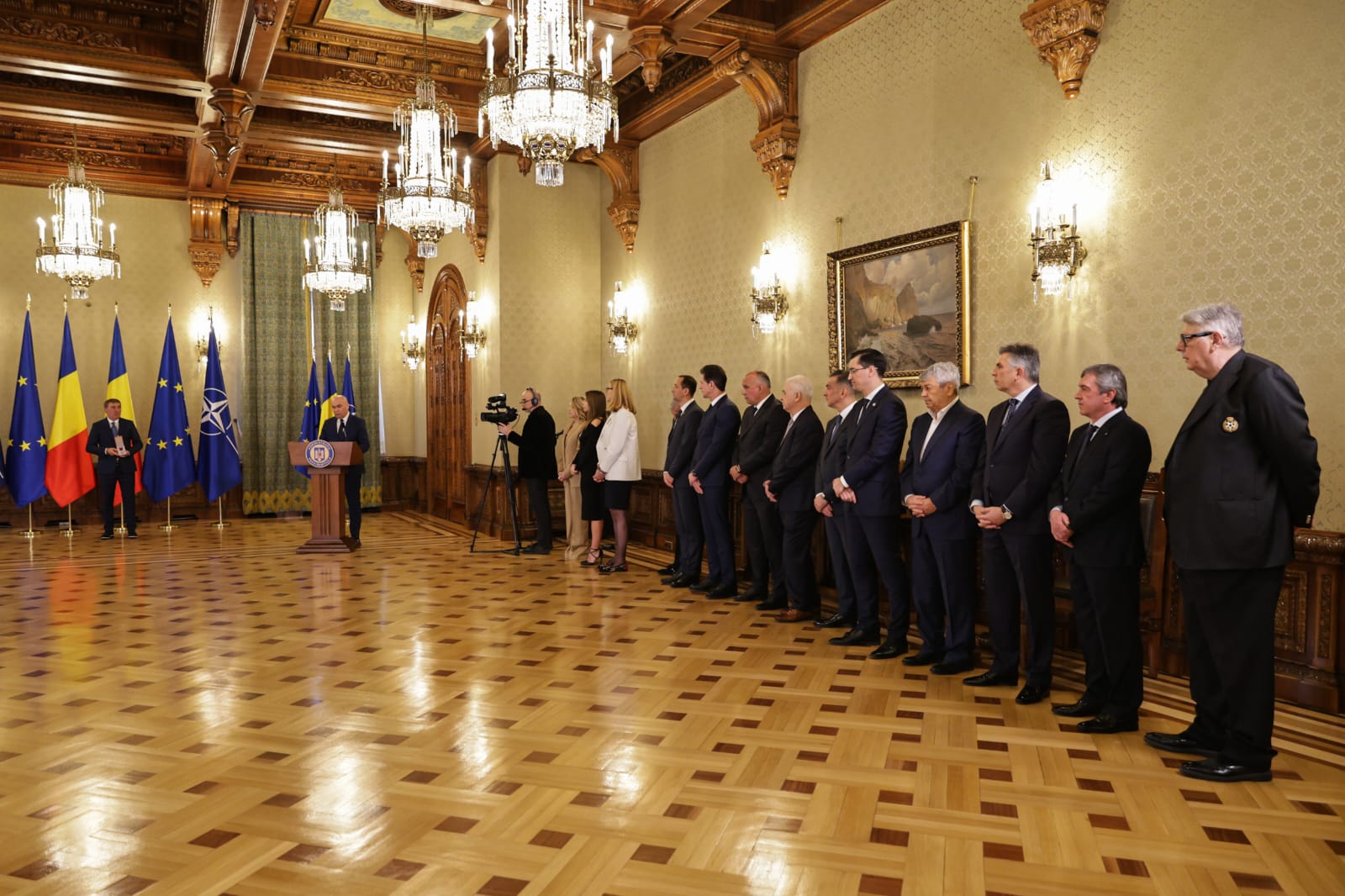 Gheorghe Hagi, decorat la Cotroceni de Ilie Bolojan: „Am muncit 50 de ani pentru acest moment”