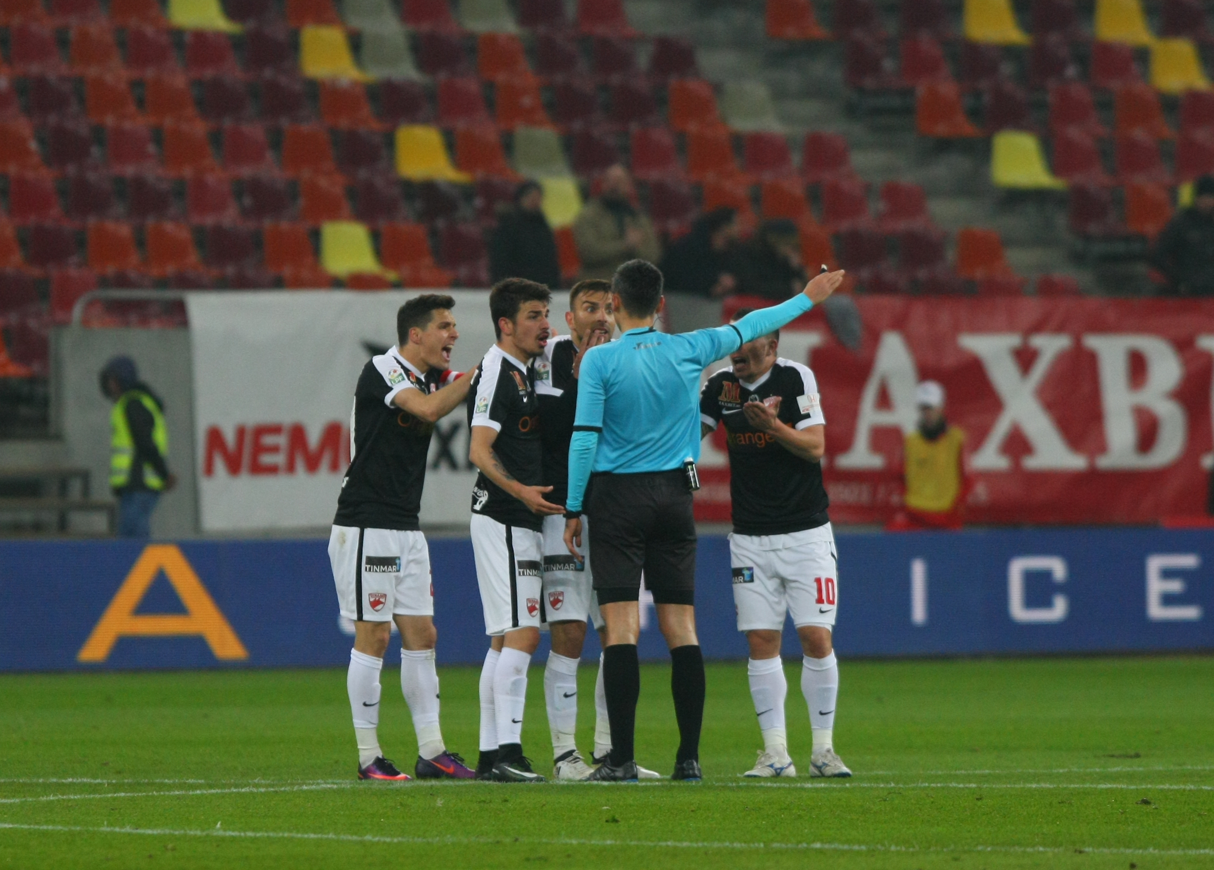 Liga 1, etapa a 24-a. Dinamo - FC Botoșani 1-0. Debut reușit pentru Contra, după un meci cu multe ocazii mari  | GALERIE FOTO