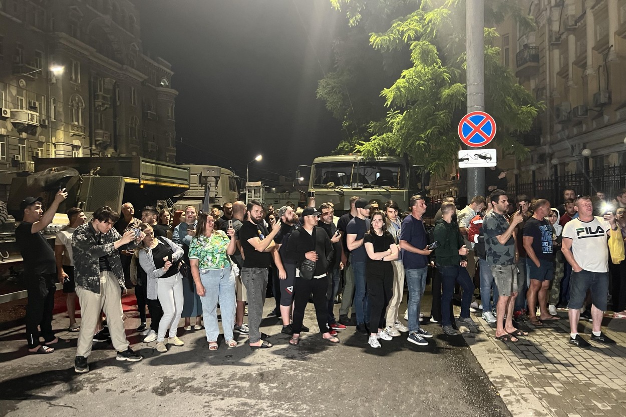 Scene suprarealiste în Rostov: „Vă mulțumim tuturor, Wagner a ținut un concert, care s-a încheiat”, a răsunat apelul în momentul în care s-a anunțat plecarea trupelor lui Prigojin