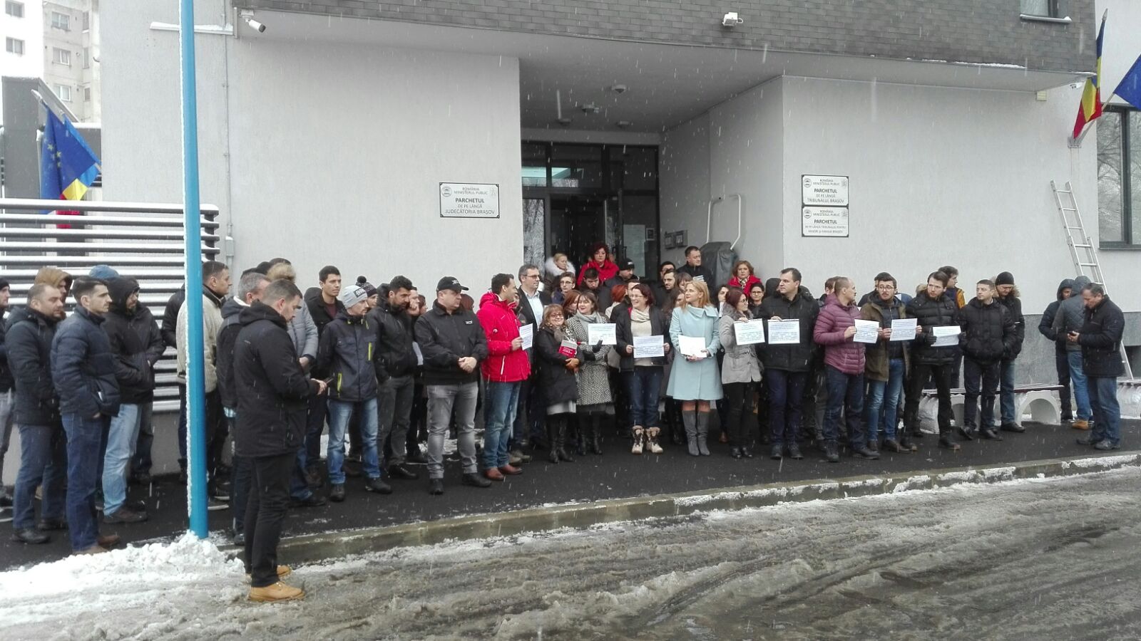 FOTO/VIDEO| Sute de magistrați au protestat în orașe din țară, nemulțumiți de modificările la legile justiției