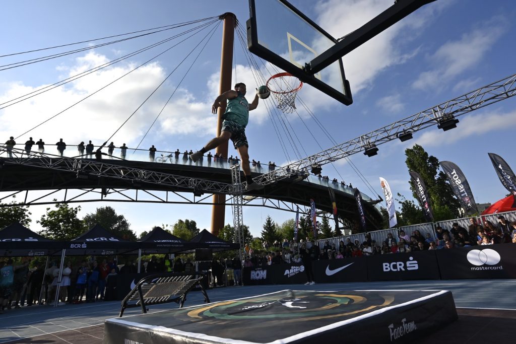 Peste 2000 de oameni au făcut sport la BCR Sport Arena Streetball, în Parcul Drumul Taberei