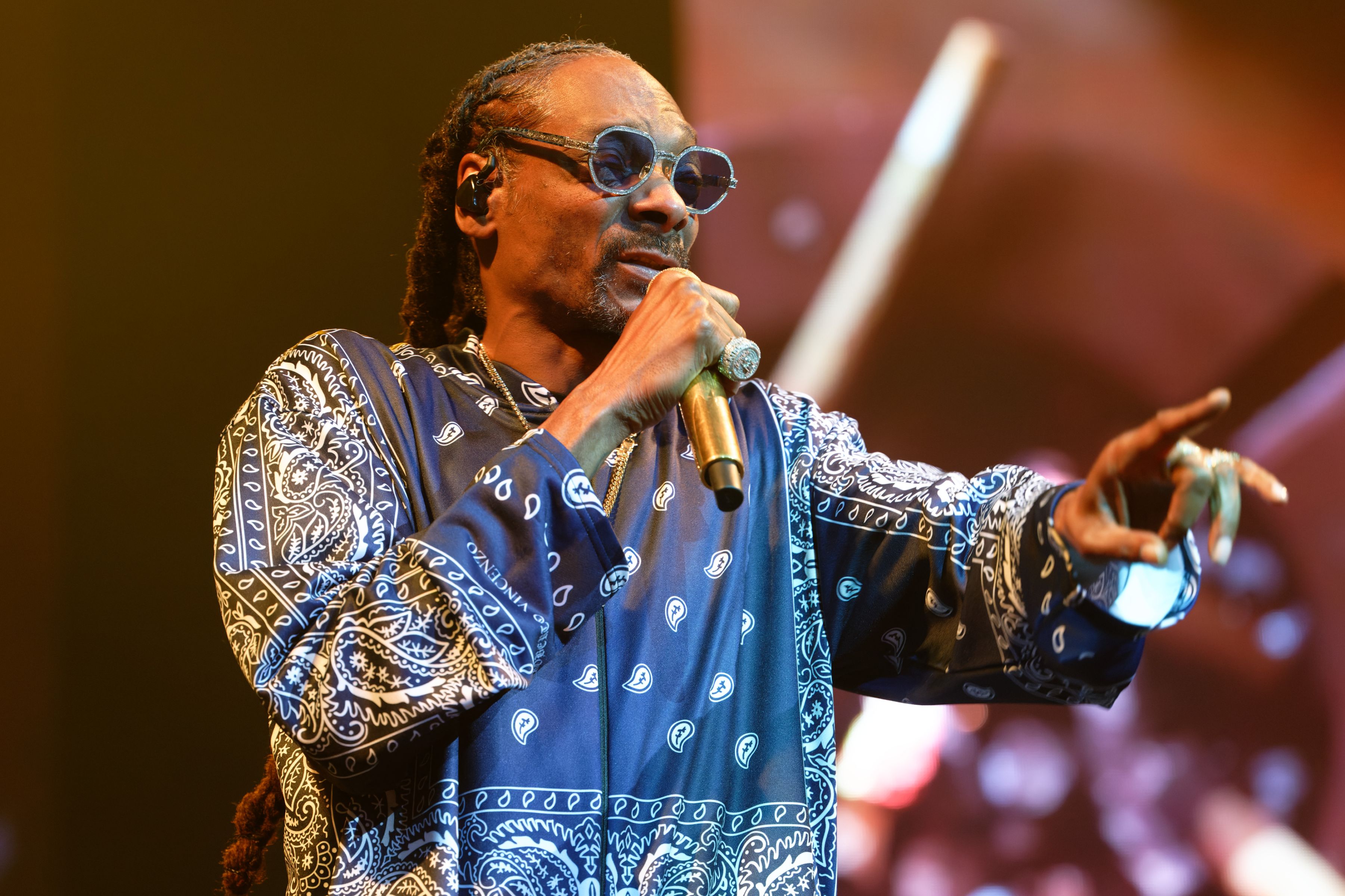 Snoop Dogg dezvăluie că „renunțarea la fumat” a fost o campanie publicitară. Artistul a stârnit controverse pe internet