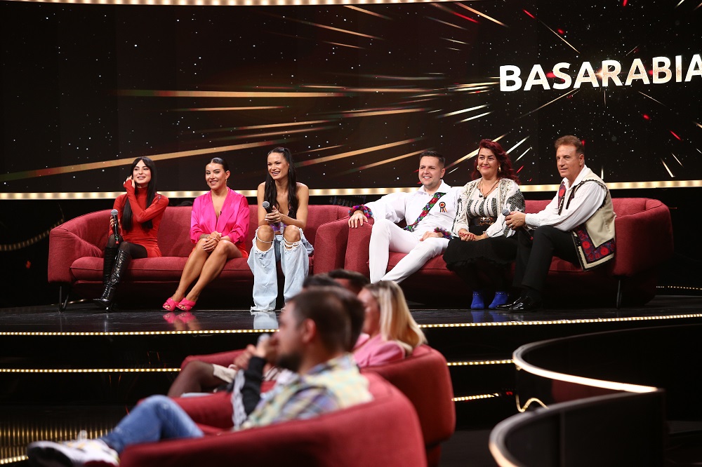 Ce se întâmplă azi la „Râzi cu RoaST, de Sărbătoare!”, emisiunea specială prezentată de Buzdugan și Morar la Antena 1: „O să meargă strună treaba”