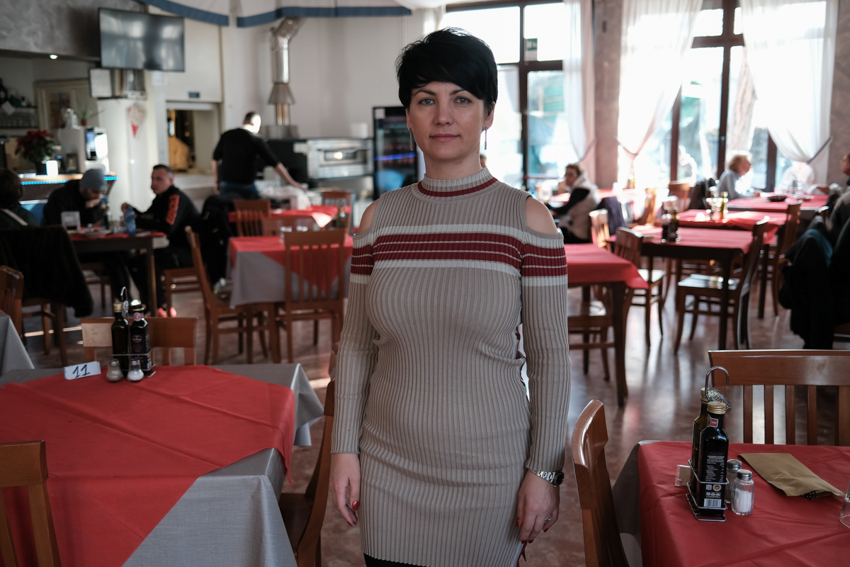Povestea tinerei care a plecat în Italia la 15 ani din Gherţa Mare şi a ajuns antreprenoare, cu patru localuri şi o firmă de construcţii. „Mă simt liberă, am învățat că poți să începi oricând de la zero”