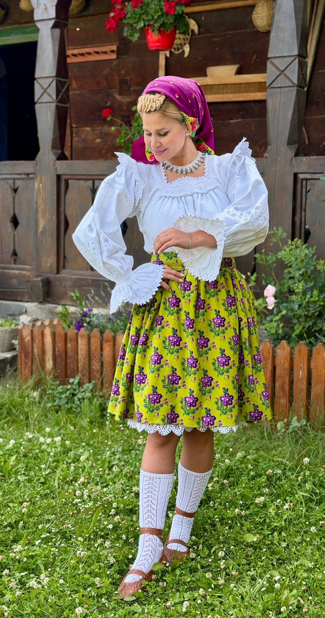 Cine este Oana Tomoiagă de la Asia Express, sezonul 9. Prietena Mirelei Vaida are o carieră în muzica populară
