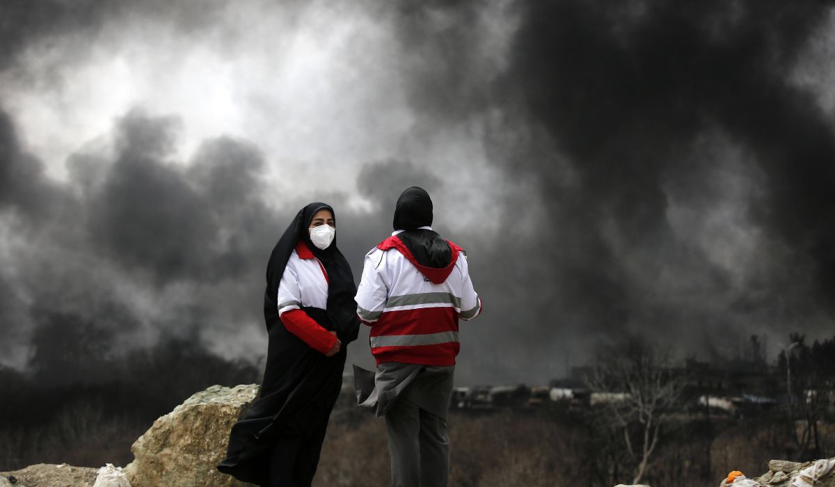 Teheranul, acoperit de fum toxic după ce multiple depozite de petrol au fost bombardate: „E apocaliptic”