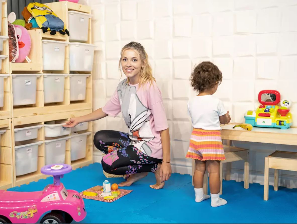 Imagini din casa în care Cabral locuiește cu Andreea Ibacka. Camera copiilor e în culori pastel și cu mobilă făcută pe comandă