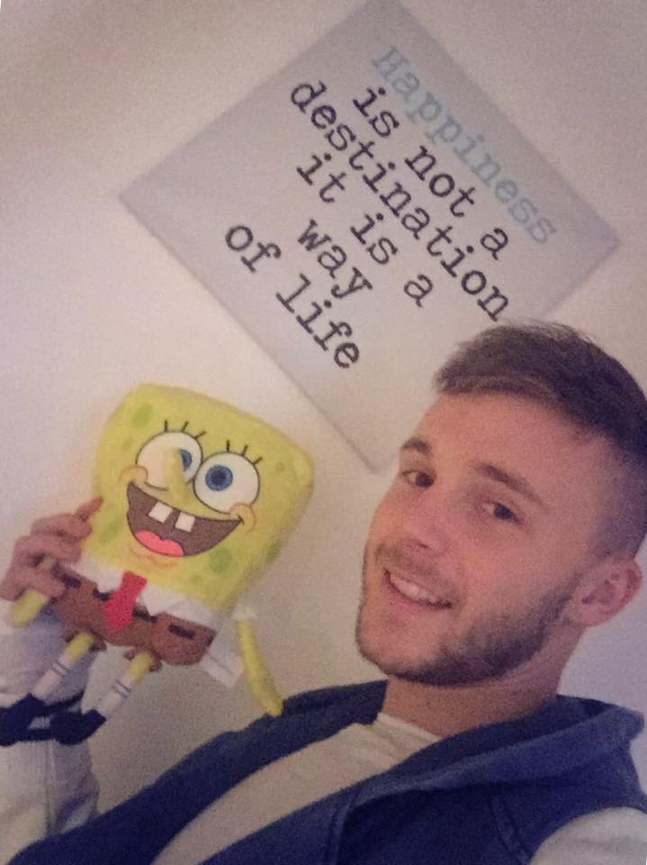 Alex Maxim oferă un zâmbet copiilor bolnavi de cancer / GALERIE FOTO