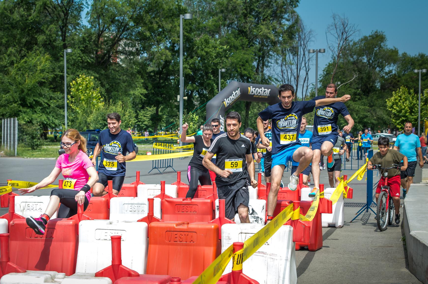URBATLON 2016, cea mai electrizantă cursă cu obstacole a verii! La ediția a III-a au luat parte peste 1.000 de oameni / GALERIE FOTO