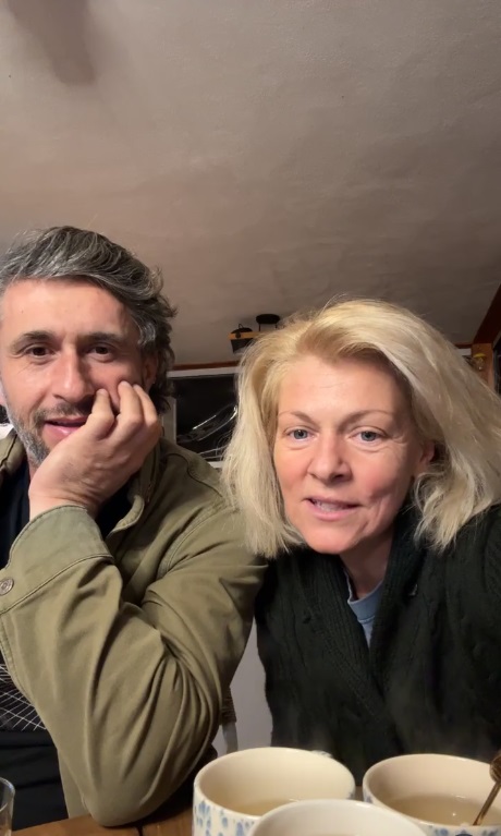 De ce nu-i iubesc unii vecini de la țară pe Dragoș Bucur și Dana Nălbaru: „Cred că venim să schimbăm satul”