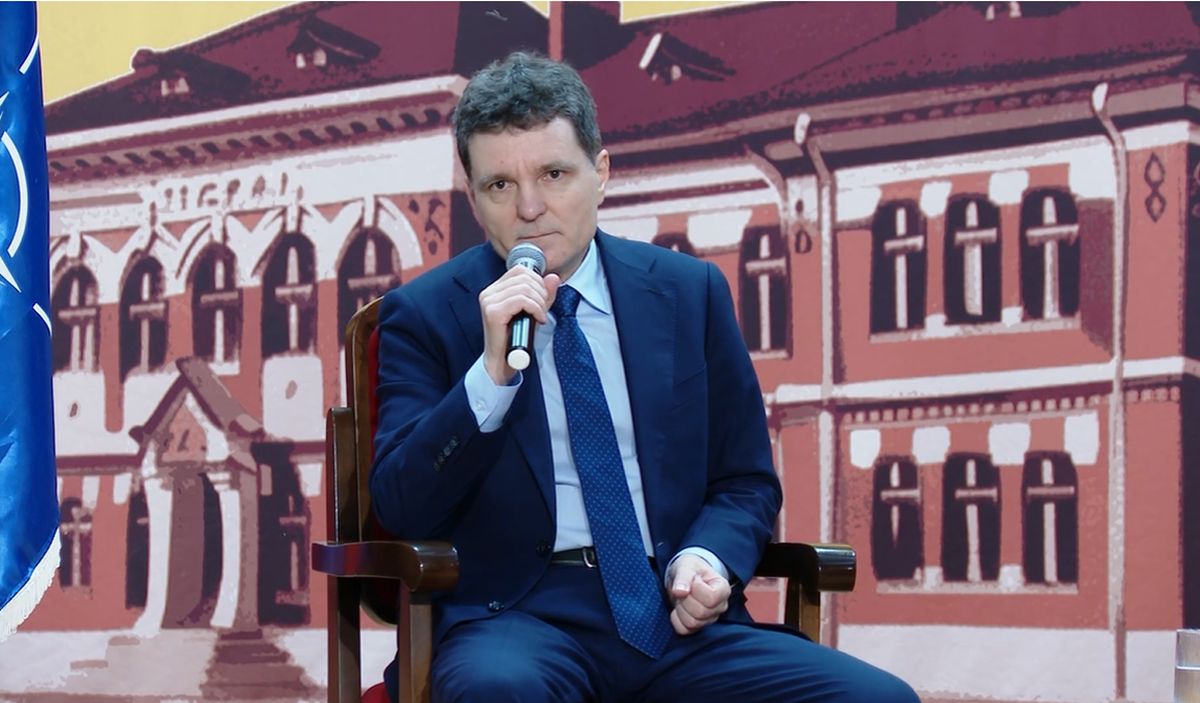 Cum ar trebui să se îmbrace și să se încalțe Nicușor Dan. Sfaturile lui Mihai Albu: „Mare atenție”