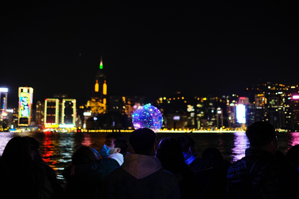 Locuitorii din Wuhan au celebrat Revelionul 2021 în stradă, în Hong Kong a fost anulat tradiționalul foc de artificii