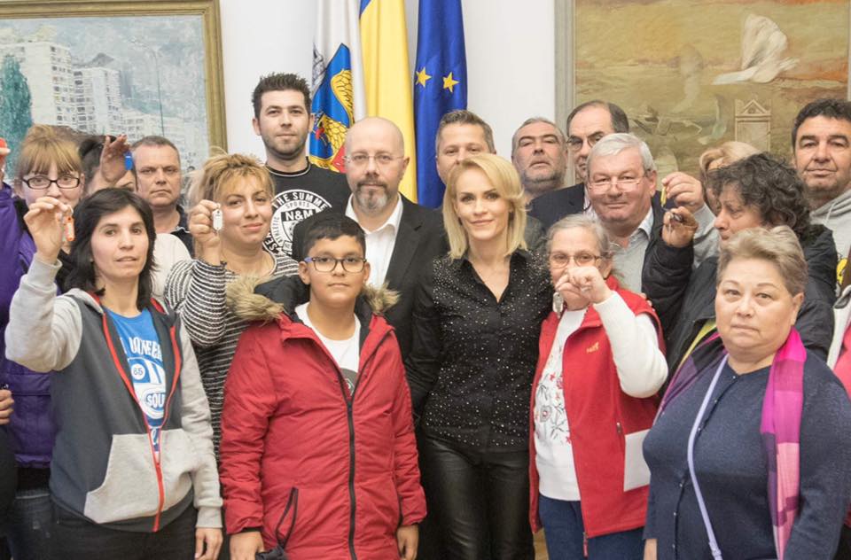 Soluția găsită de Primăria Capitalei pentru locatarii blocului ars din sectorul 5. Unde au stat, până azi