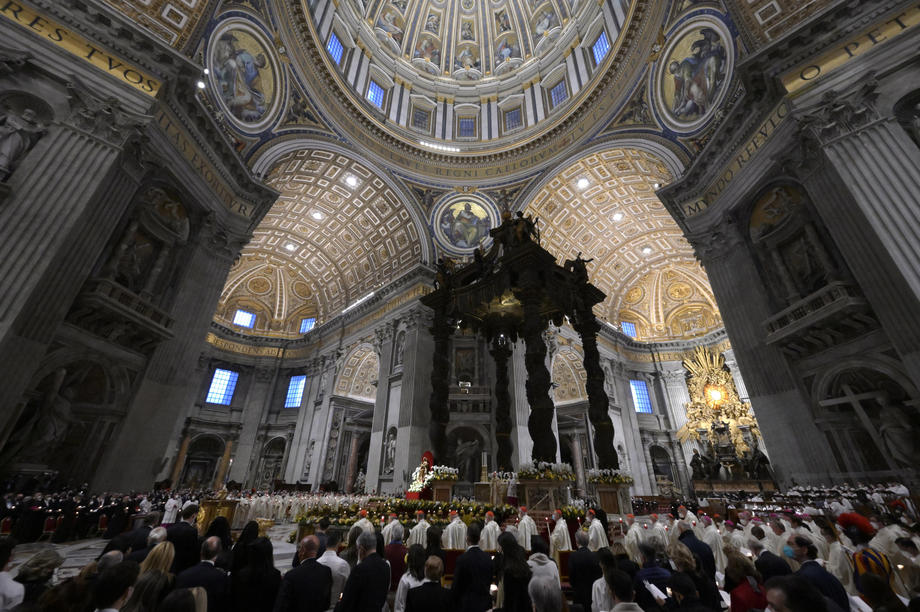 VIDEO | Slujba De Înviere de Paștele Catolic. Sute de oameni la Catedrala Sfântul Iosif din București. Cum a fost la Vatican