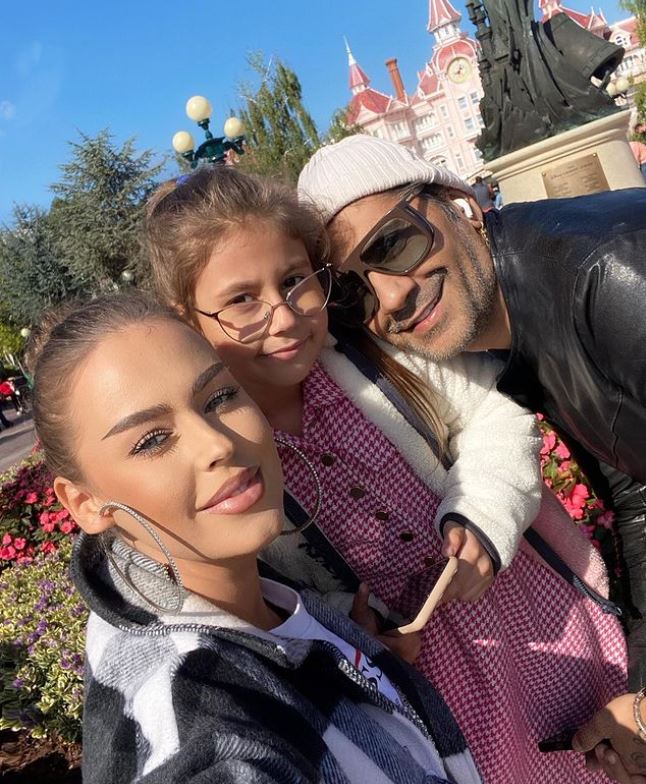 Motivul pentru care Misha și Connect-R și-au mutat fetița la o altă școală: „Era un chin cu uniformele”. Maya a câștigat primii bani la 9 ani