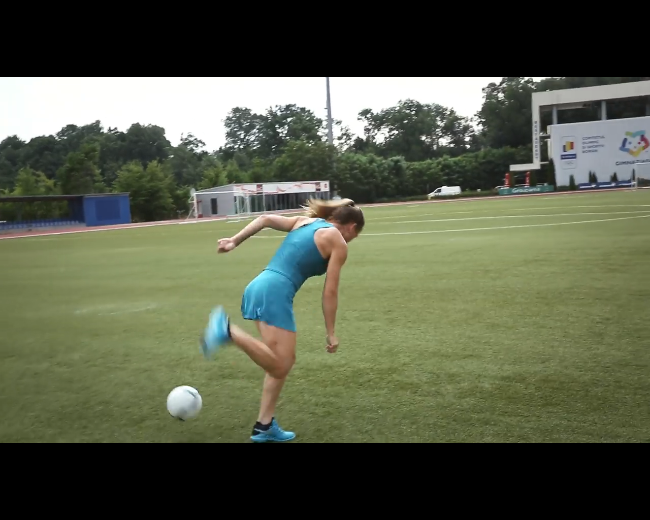 Simona Halep a jucat baschet, fotbal, rugby, a făcut chiar și box! Cum s-a descurcat cea mai bună jucătoare de tenis la alte discipline | VIDEO