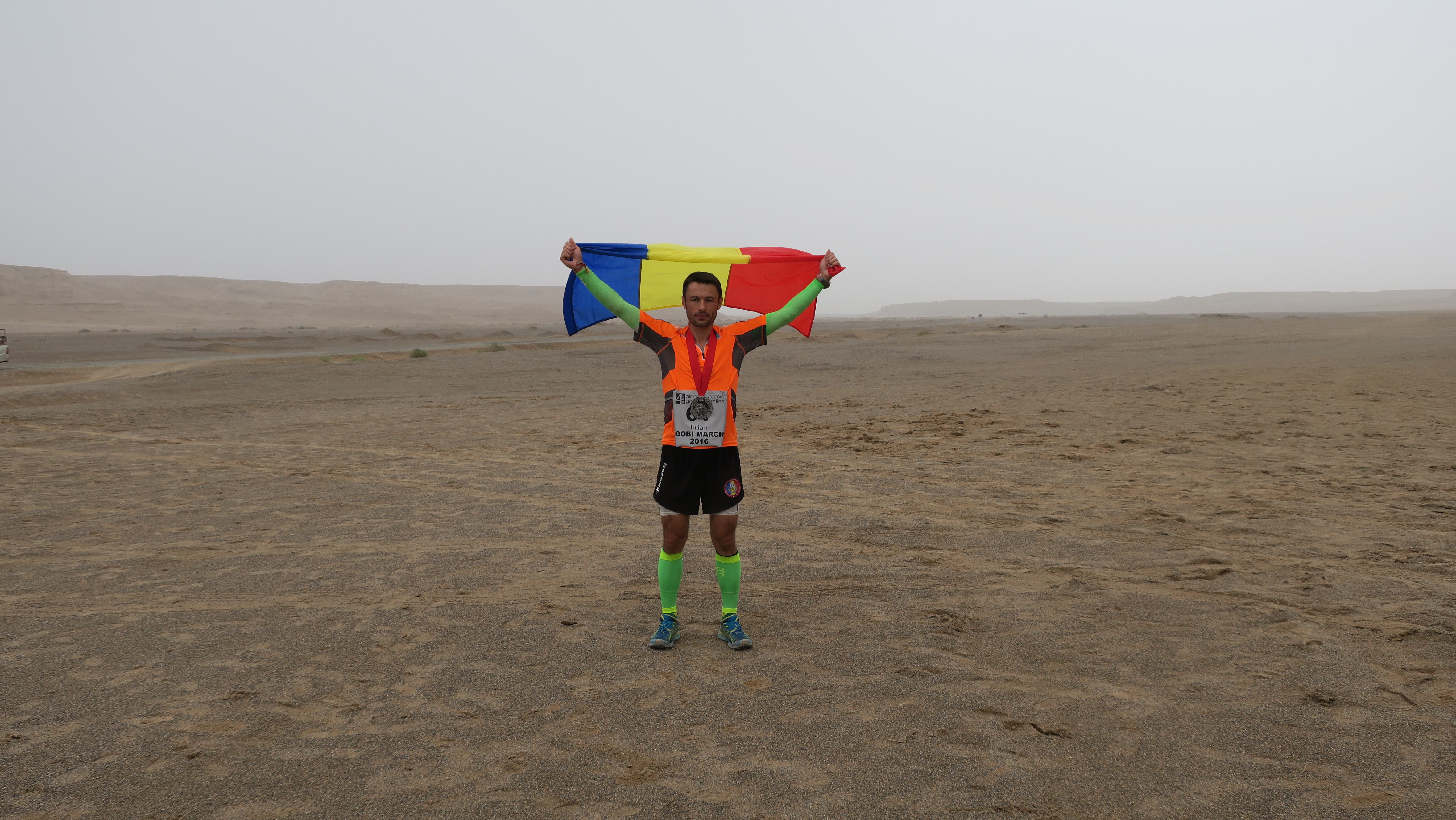 EXCLUSIV / Pompierul-maratonist cu plămâni de oțel. Iulian Rotariu aleargă sute de kilometri prin deșert și pe creste înzăpezite