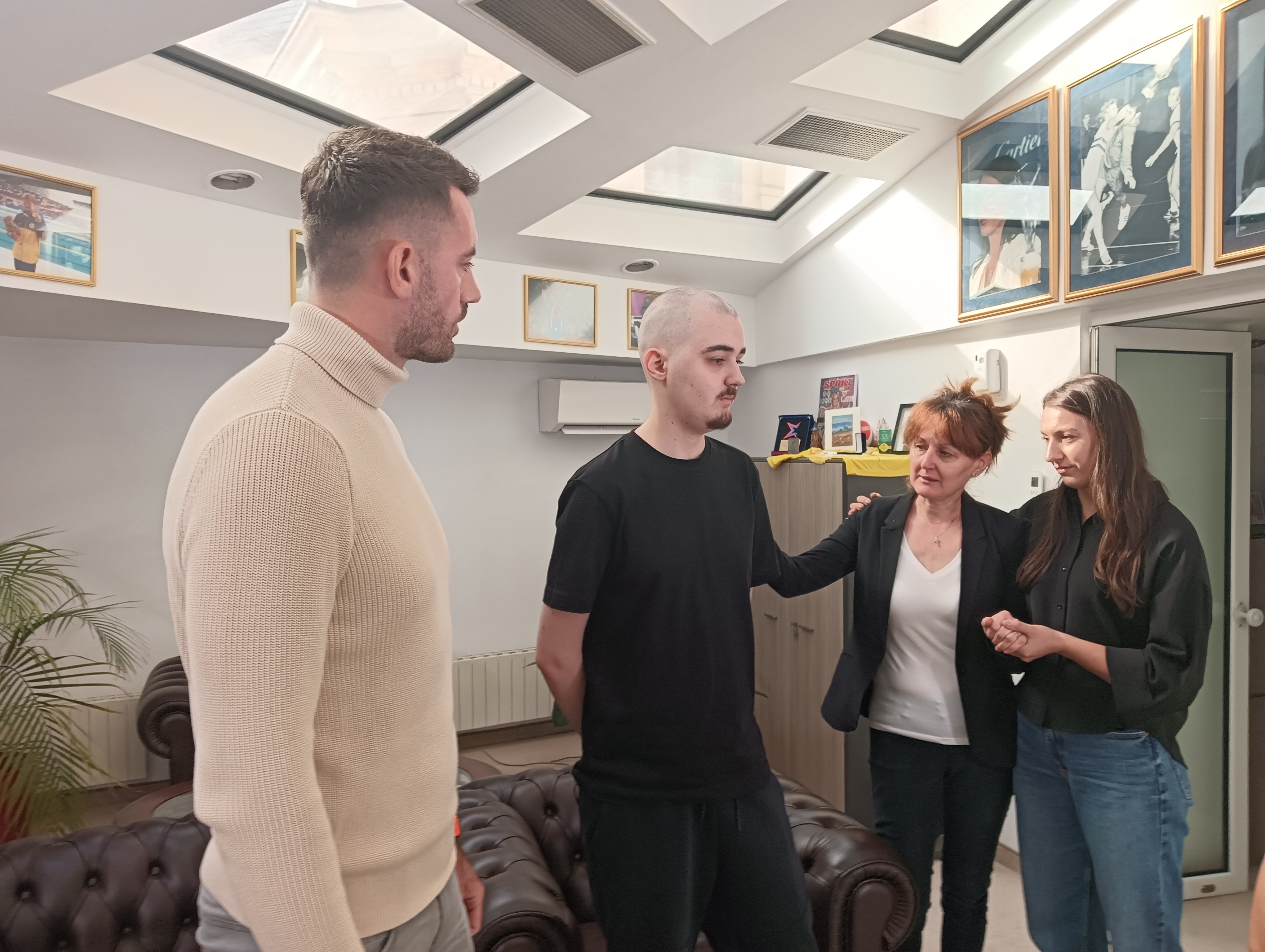 Multipla campioană Elisabeta Lipă și canotori medaliați olimpici în Franța s-au alăturat campaniei umanitare inițiate de Fundația Ringier. Bolnav de cancer, Alex are nevoie de 250.000 de euro pentru imunoterapie în Turcia