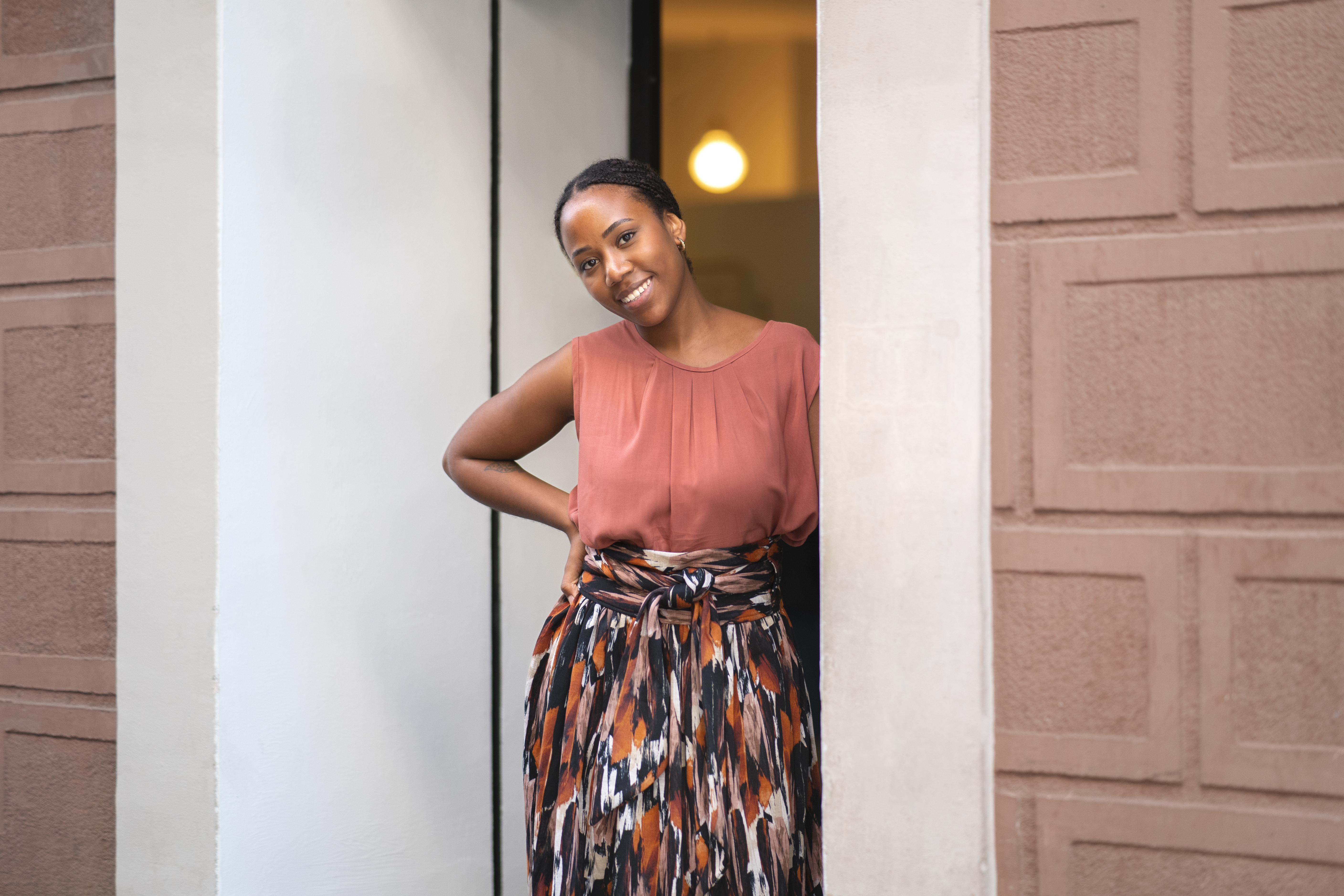 Go bold or go home. Patterned skirts help to form an illusion of curves and draw attention to the lower body. [Freepik]