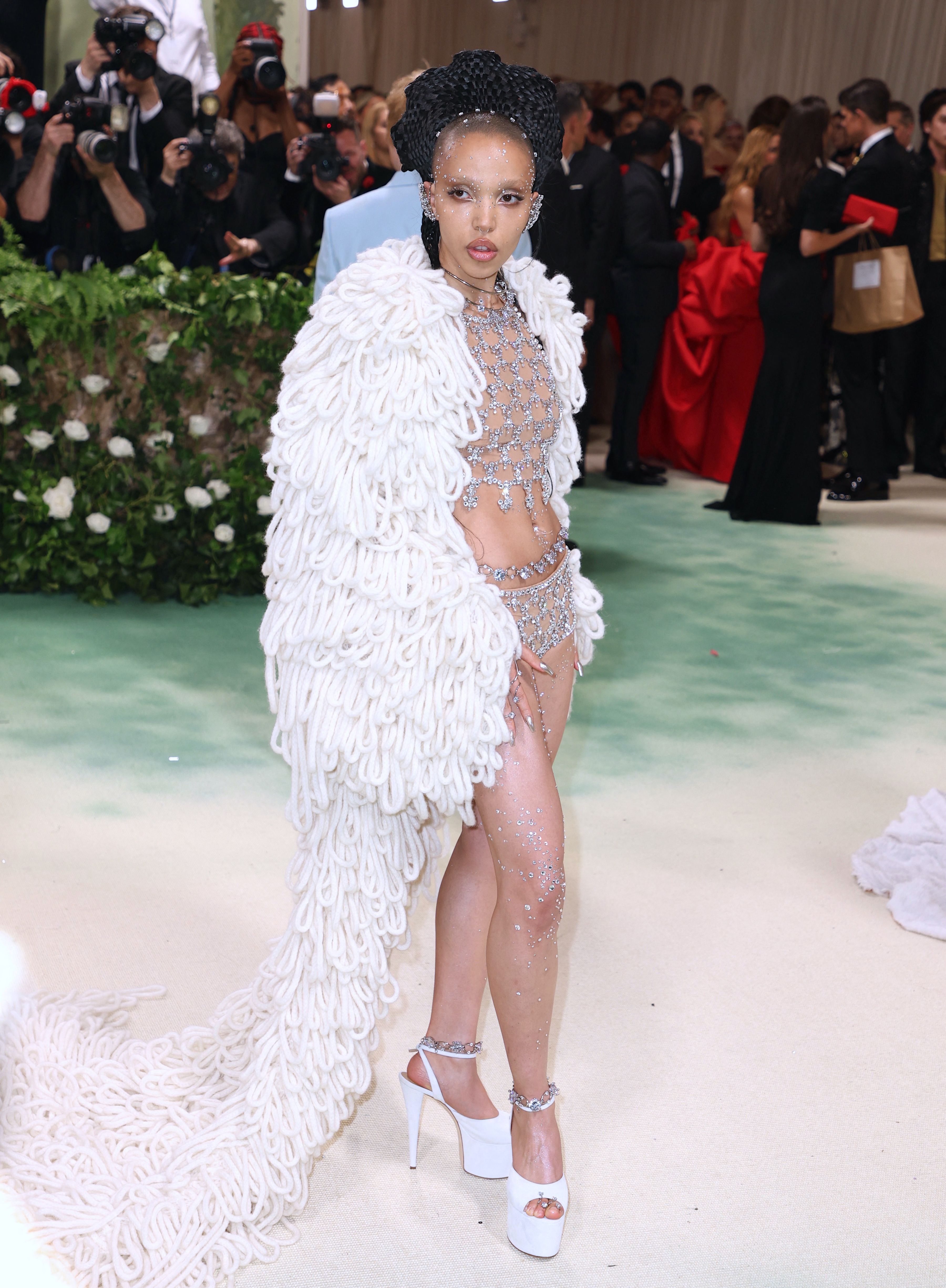 Vedetele care și-au lăsat la vedere părțile intime pe covorul roșu de la Met Gala 2024. Au purtat rochii transparente