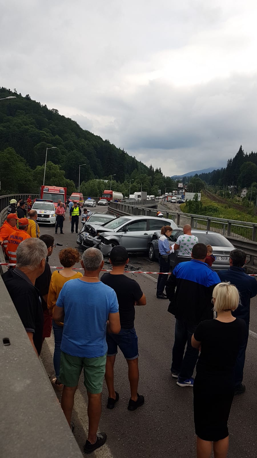 UPDATE: Accident pe podul de la Predeal. Șapte oameni, printre care doi copii, au fost răniți