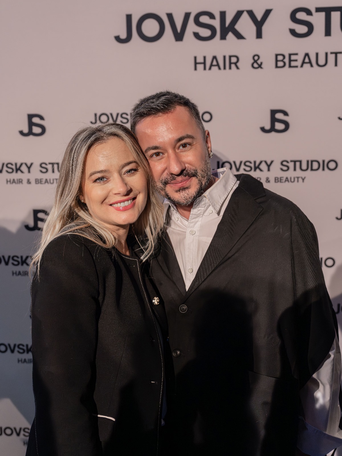 Tunsorile anului 2026. Ce culori și tonuri se poartă: Recomandările hairstylist-ului Adrian Perjovschi
