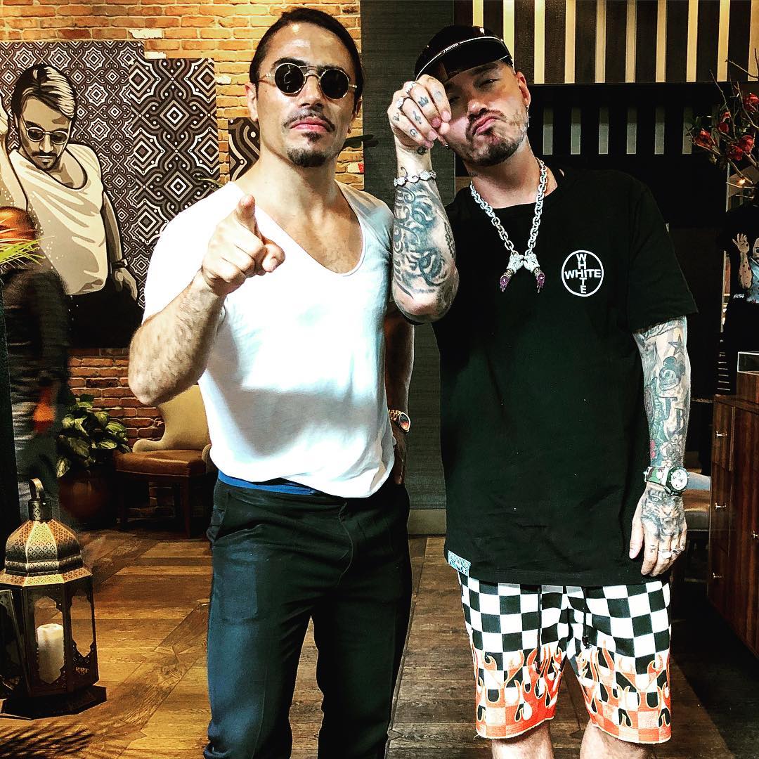 Virusul "Salt Bae"! Bucătarul turc Nusret Gokce a înnebunit planeta: starurile din fotbal, showbizz și greii din politică fac coadă să mănânce din mâna lui