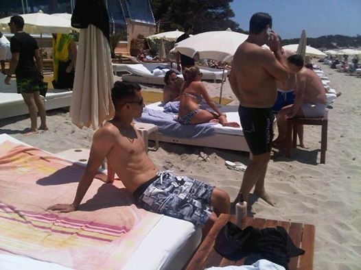 GALERIE FOTO / Un fost - stelist gesturi gay cu Poponeţ pe litoral