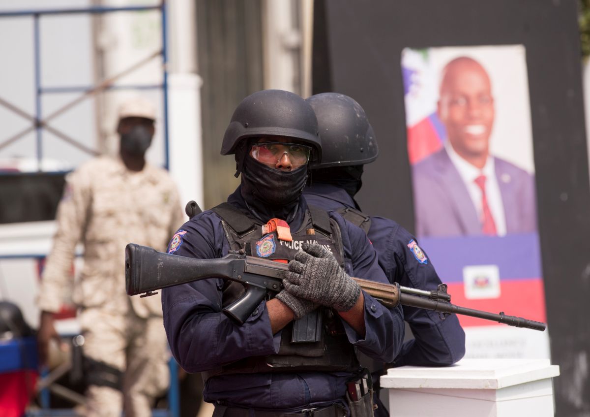 Focuri de armă și gaze lacrimogene la funeraliile președintelui haitian asasinat, Jovenel Moise