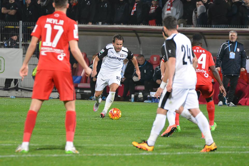 Liga I, etapa a 26-a. Astra - Dinamo 1-1. ^Dorin Rotariu a deschis scorul, Daniel Florea a egalat norocos. Steliano Filip, eliminat. Arbitrul a întrerupt meciul două minute / VIDEO