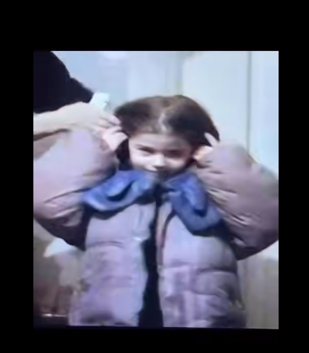 Imagini nevăzute până acum cu Theo Rose în copilărie. Unchiul ei râdea de ea: „Ce urâtă, ce boccie! Theodora, ești frumoasă?”