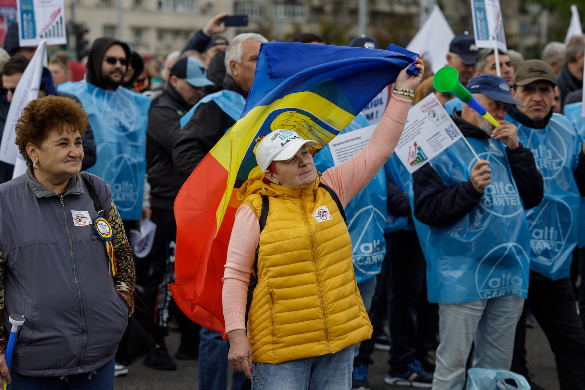 Protest în fața Guvernului. Peste 2.000 de oameni la „marșul anti-sărăcire”. VIDEO
