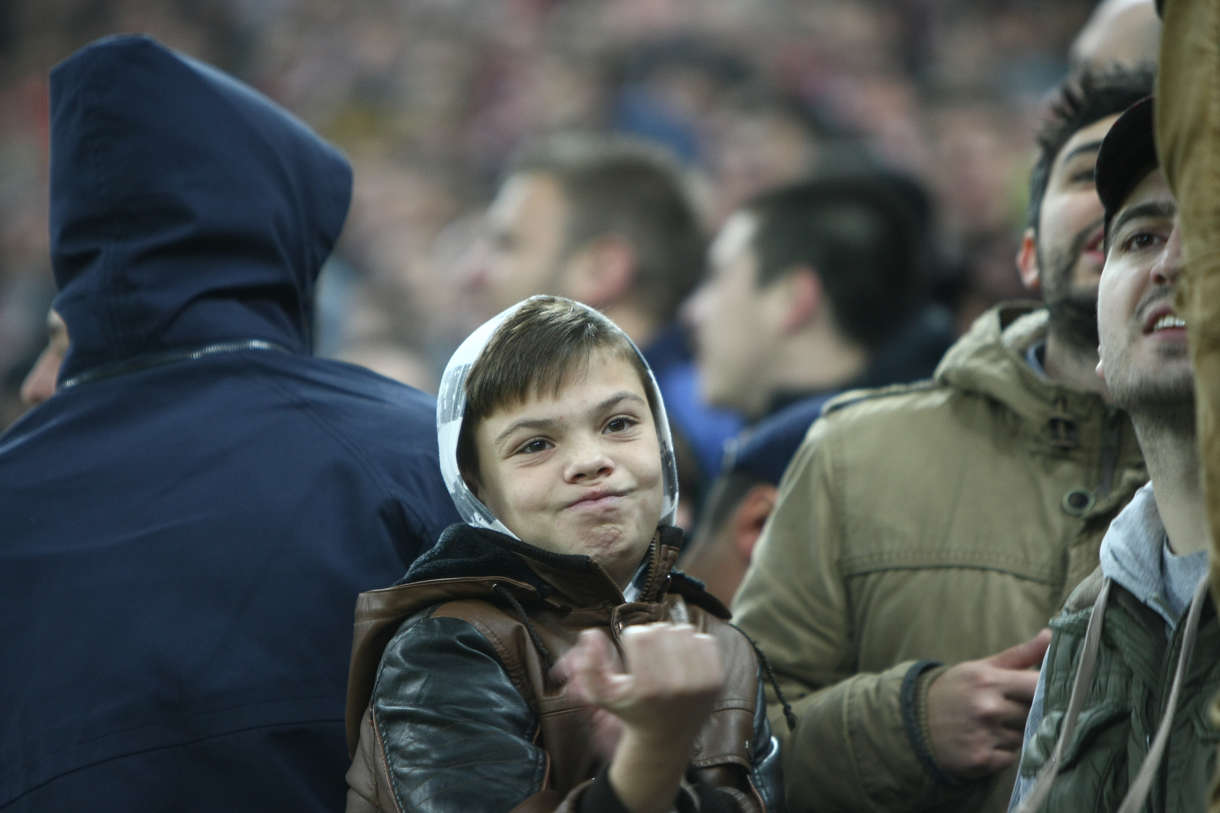 GALERIE FOTO&VIDEO/ DERBY-UL ROMÂNIEI, STEAUA - DINAMO 3-0. ^ Echipa din Ghencea i-a speriat pe ”câini” de Halloween! Szukala, Papp și Keșeru au înscris pentru roș-albaștri. Arlauskis și Bărboianu, loviți de petardele aruncate de suporteri. Băiatul lui Florentin Petre a debutat la Dinamo