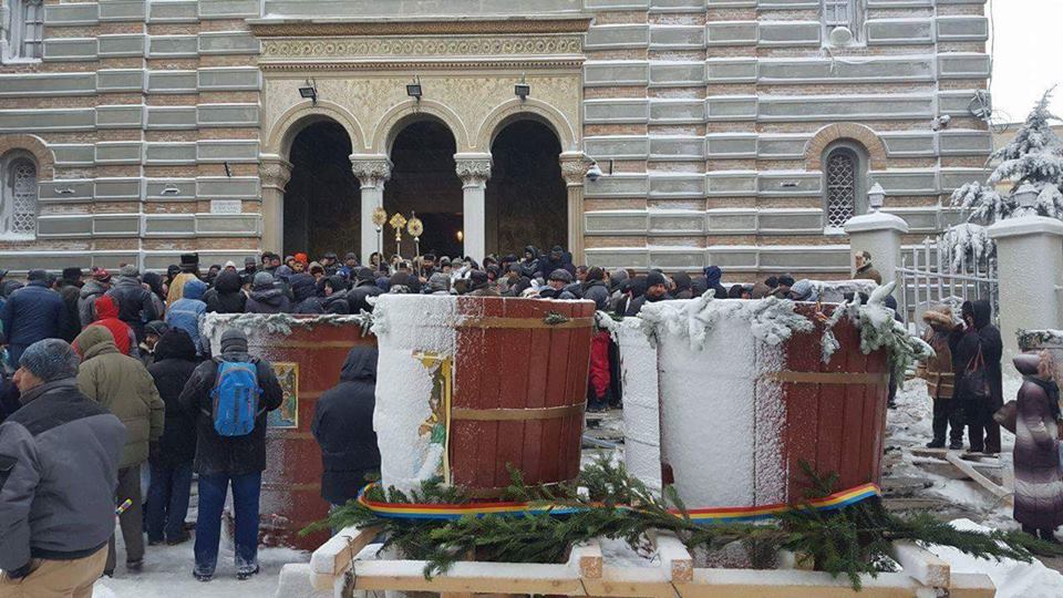Cum s-a sărbătorit Boboteaza în țară. În Constanța nu s-a aruncat nimeni după cruce în apa sloi FOTO&VIDEO