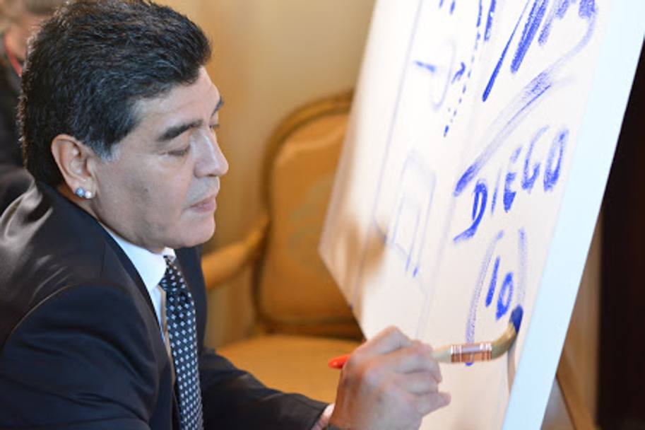 Papa Francisc l-a primit în audiență pe Maradona. Ce alte glorii au mai fost la Vatican / GALERIE FOTO