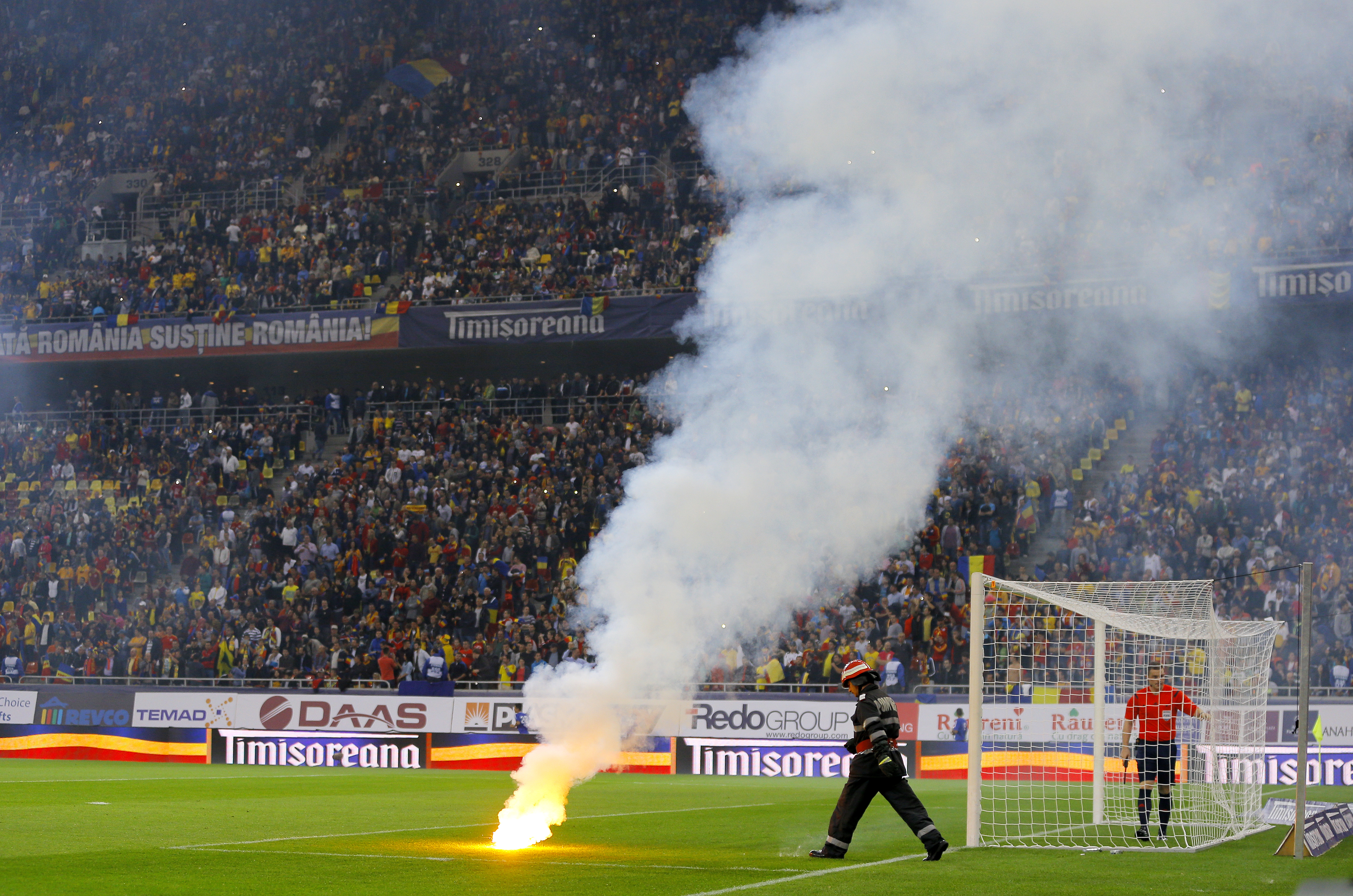 GALERIE FOTO / Meciul anului s-a ”jucat” şi în tribune! Măcel pe ”Arena Naţională”