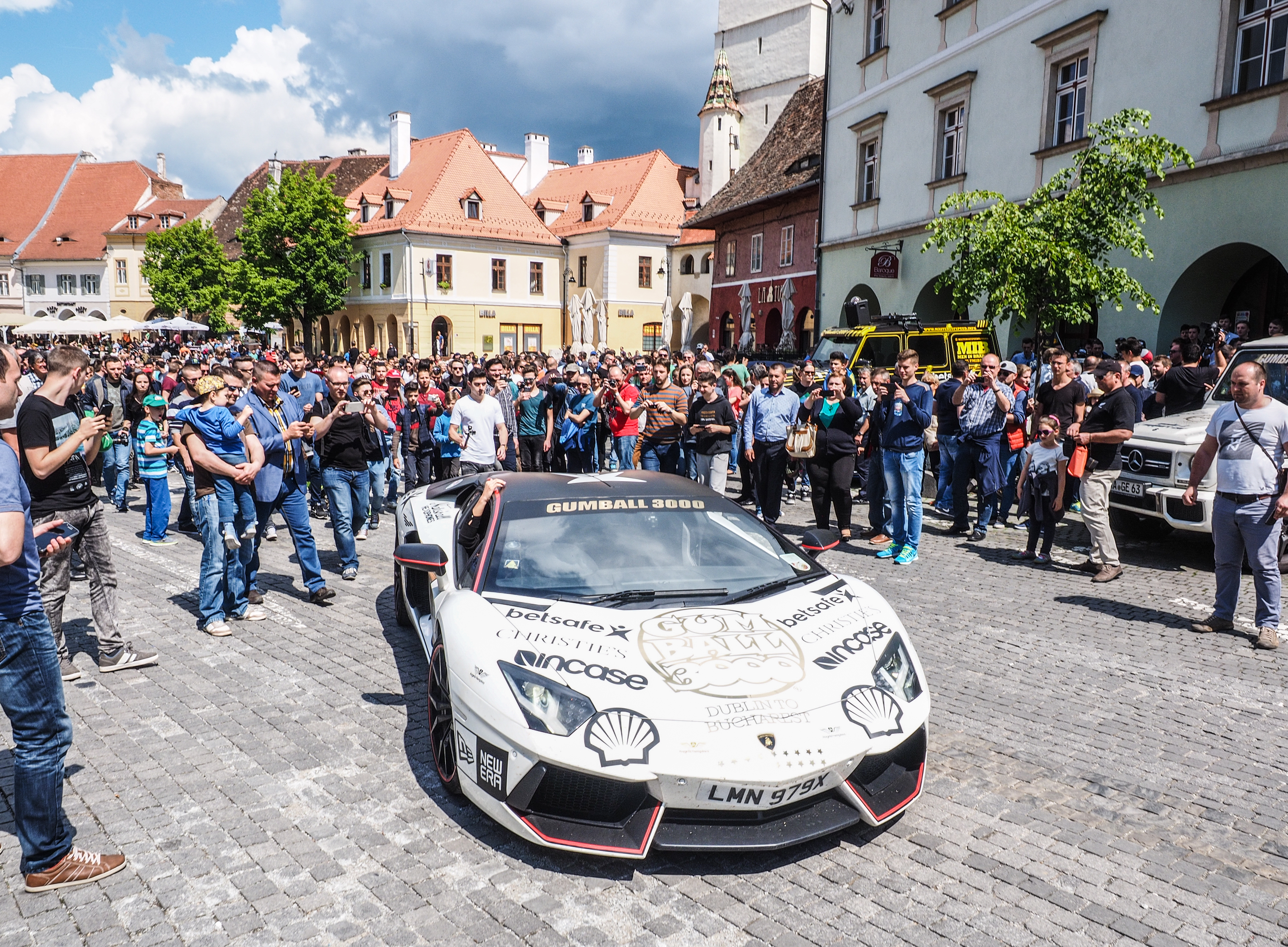 GUMBALL 3000: Bolizii de lux conduși de bogații lumii au ajuns în România! Un șofer a rămas fără permis după ce a condus cu 216 km/oră GALERIE FOTO & VIDEO