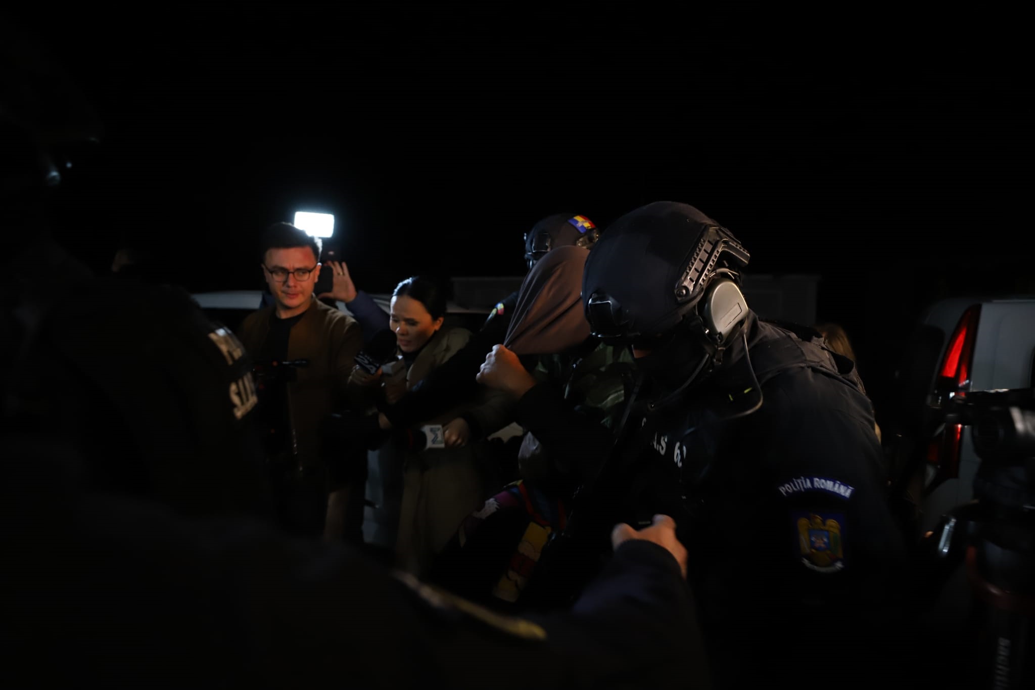 Fiica afaceristului ucis în atentatul cu bombă de la Arad, adusă la Parchet. Laura Crișan a fost reținută, alături de doi inculpați